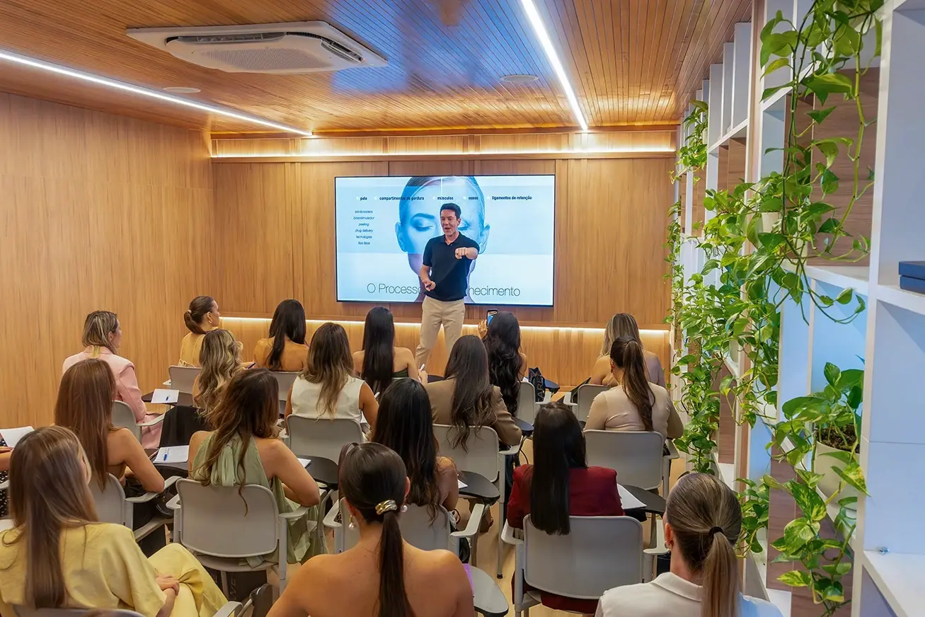 Aula presencial da Pós-Graduação em Fundações e Contenções do Instituto FSC
